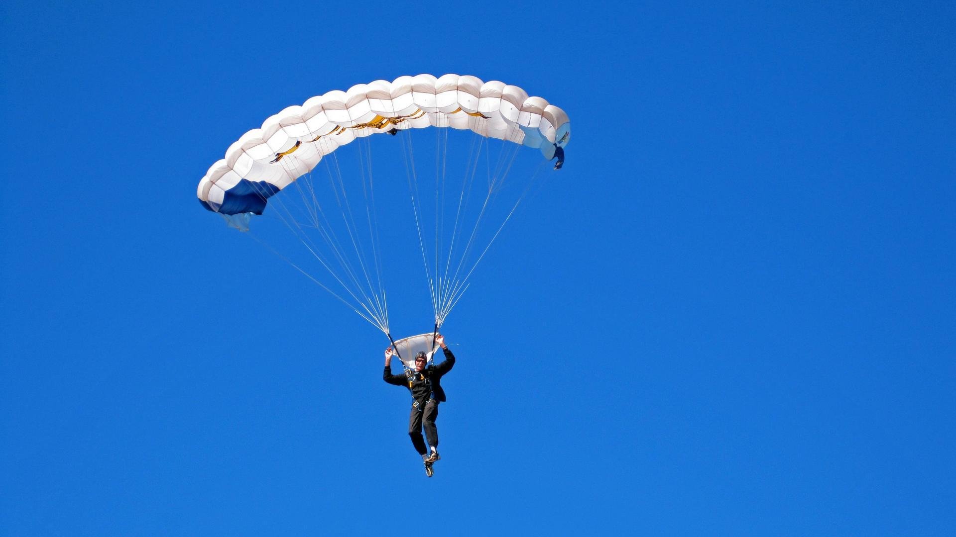 2016年第三轮:库里在关键战中三分绝杀,带领勇士差点翻盘成功,库里2016年西决超远三分是哪一场