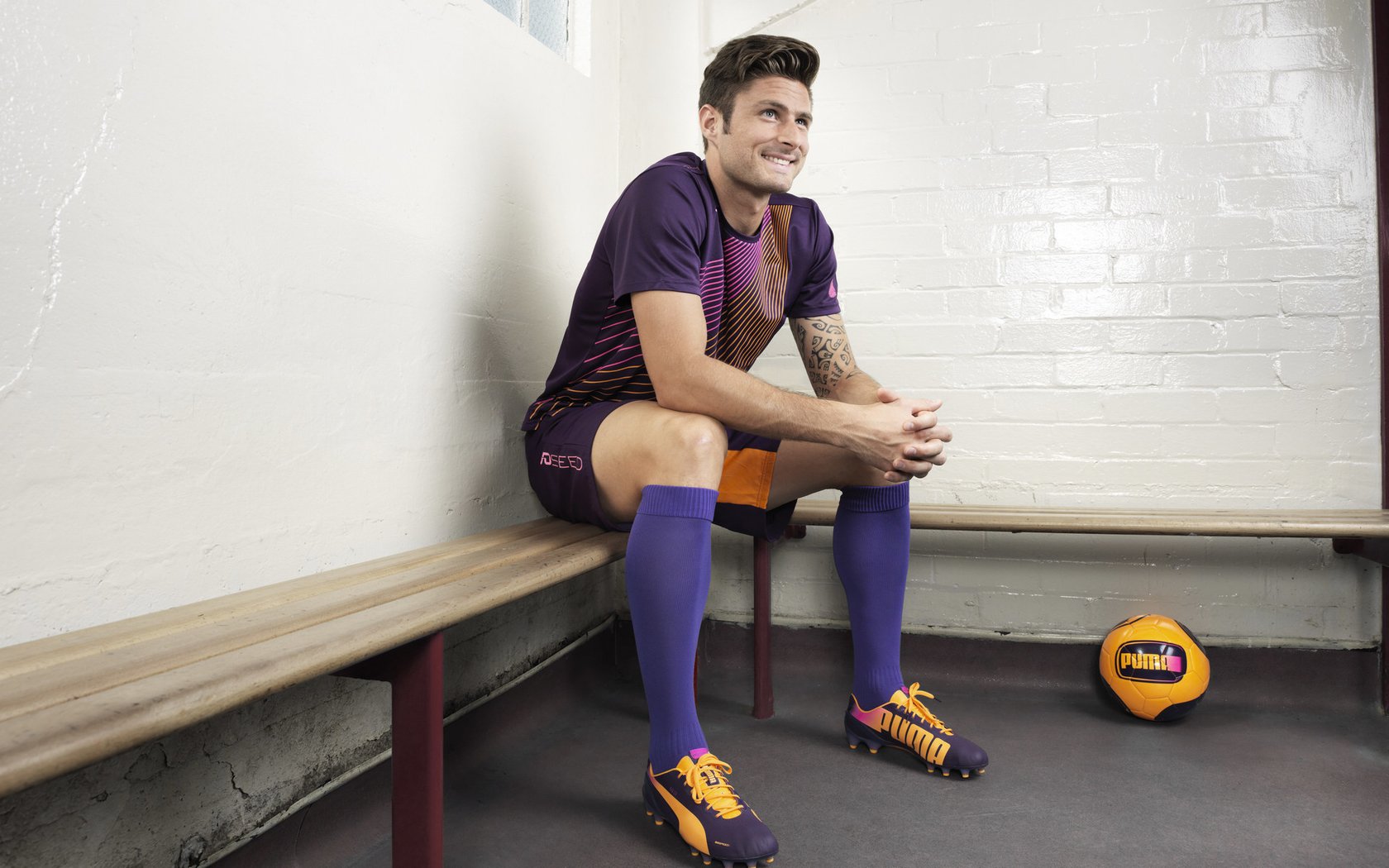 2017年季后赛:库里在对阵马刺的系列赛中,砍下39分,投中8记三分,率队晋级!