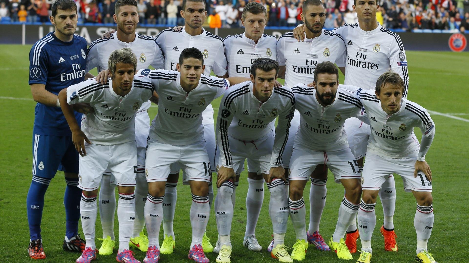 2017年西部半决赛:在“火箭之夜”中,库里连续投中数个超远三分,帮助勇士大比分领先